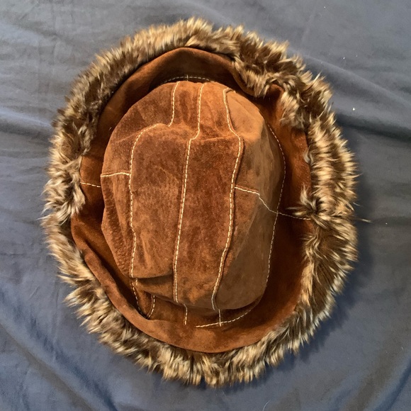 Wilson’s leather brown hat with faux fur - Picture 6 of 8